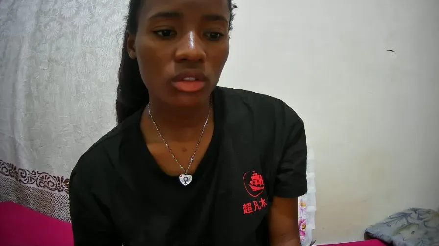 Freechat petitetasha on Cam4