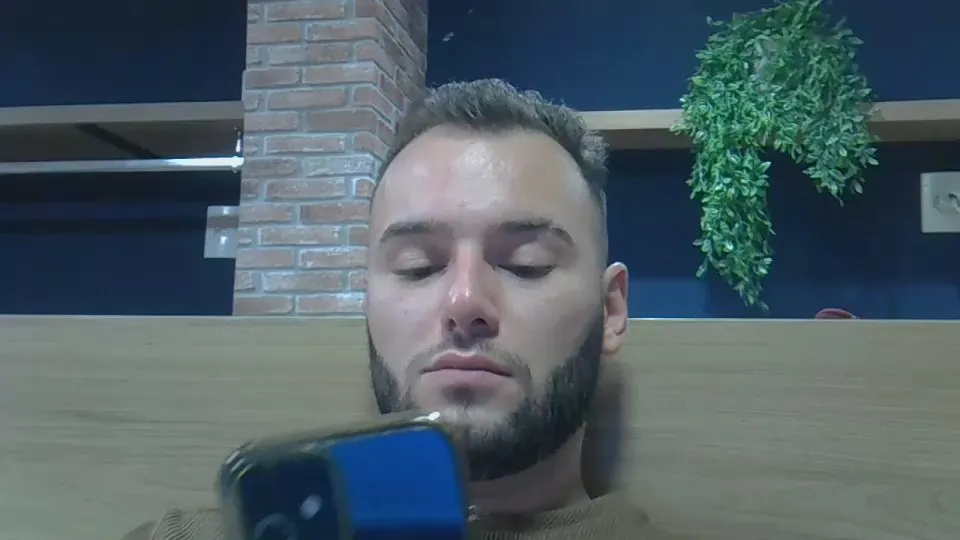 Offline Piazaocwbbb on Cam4