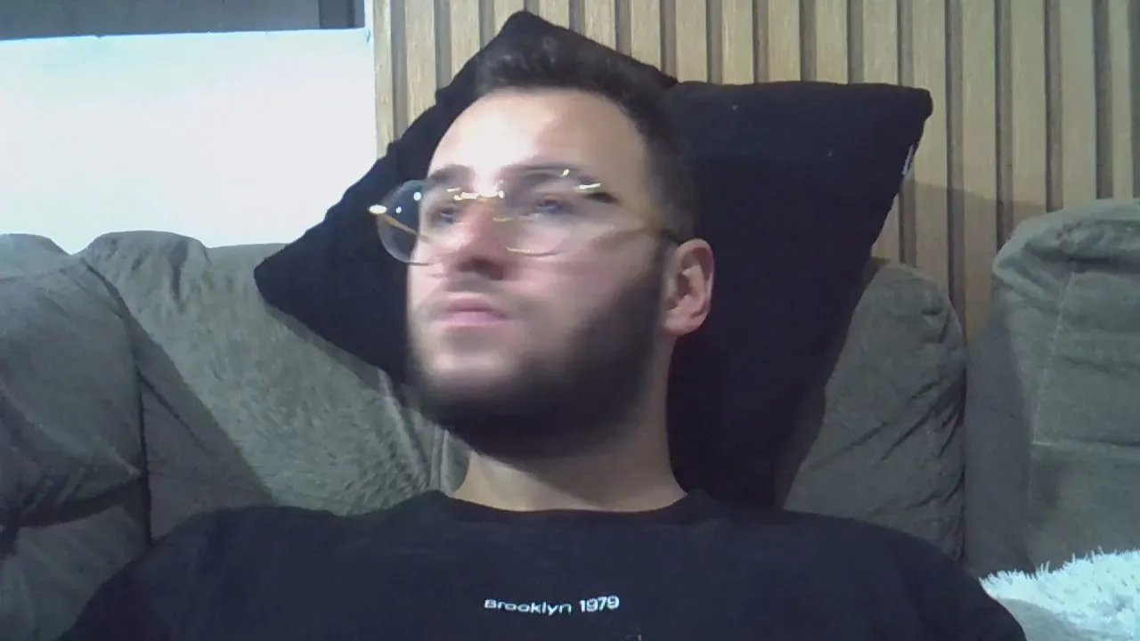 Offline Piazaocwbbb on Cam4