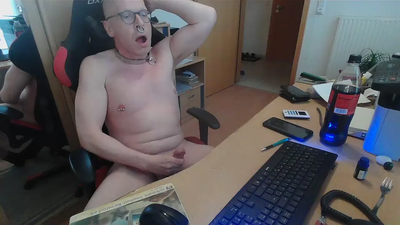 Offline Piercing888 on Cam4