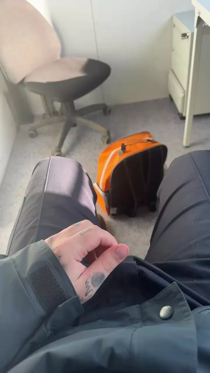 Offline Pitone30__ on Cam4