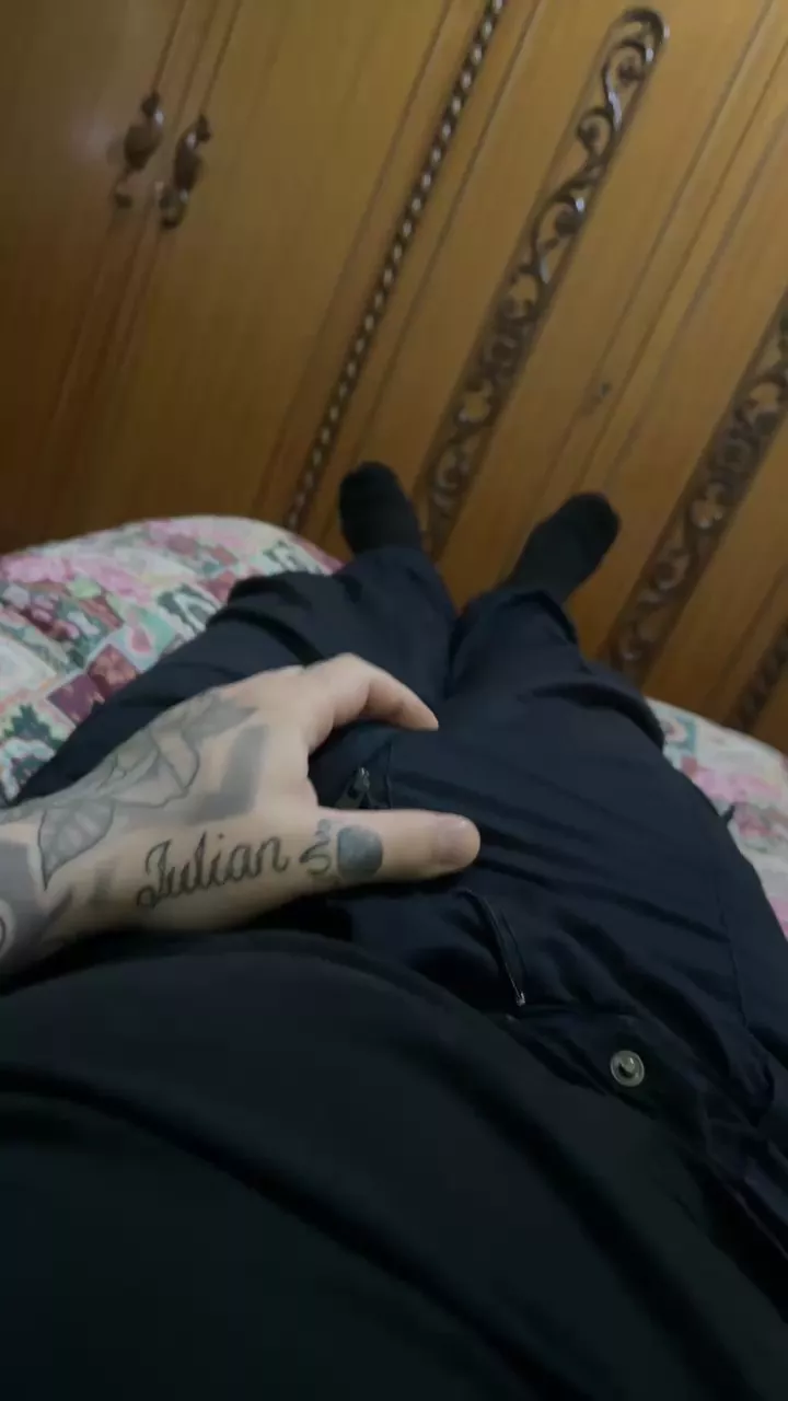 Offline Pitone30__ on Cam4