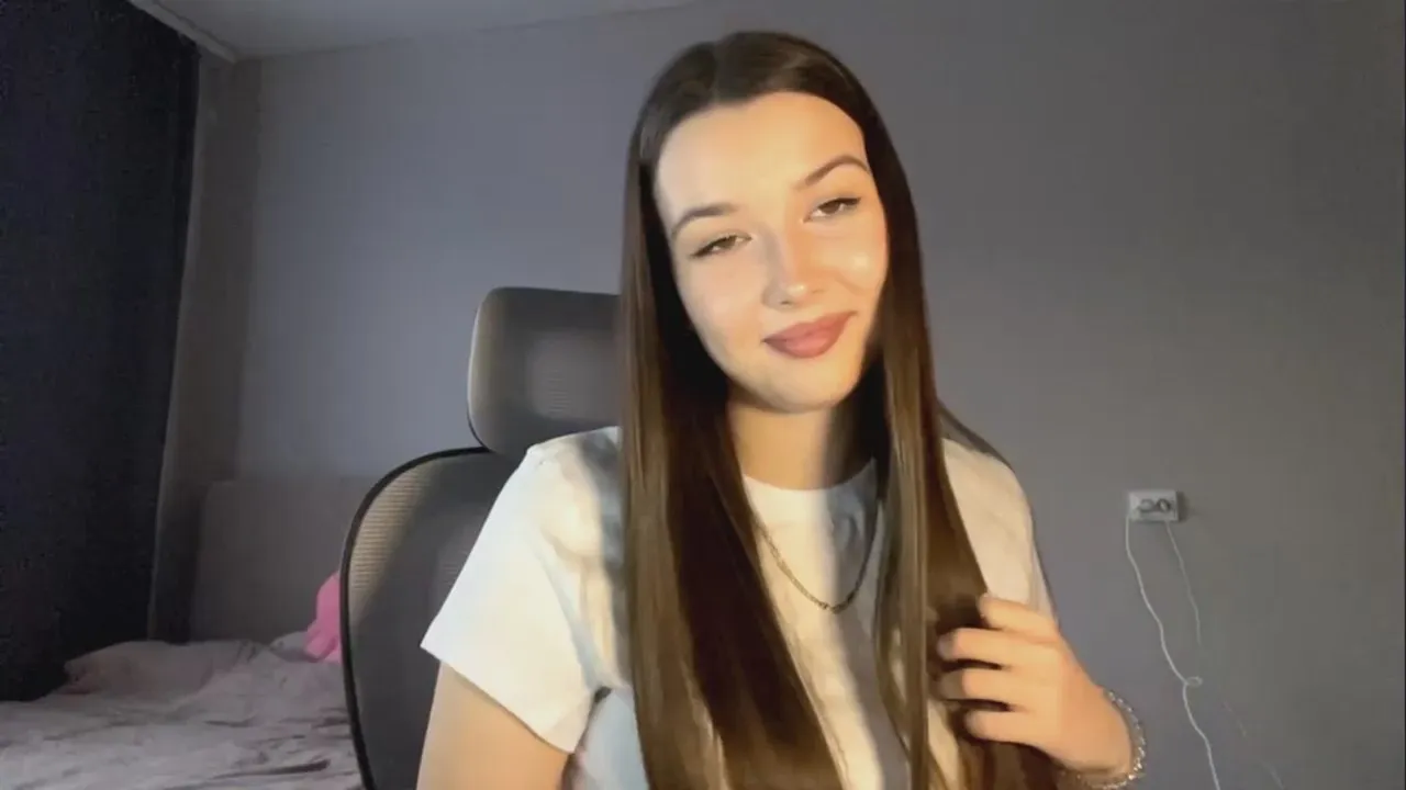 PorscheBrassil —  #cute #feet #schoolgirl #C2C #striptease