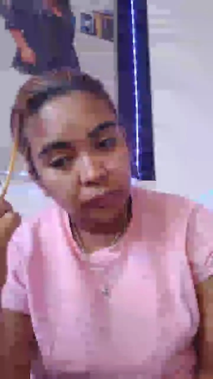 Freechat PrettyFanou on Cam4