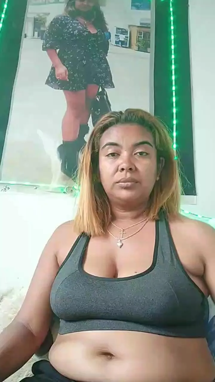 Freechat PrettyFanou on Cam4