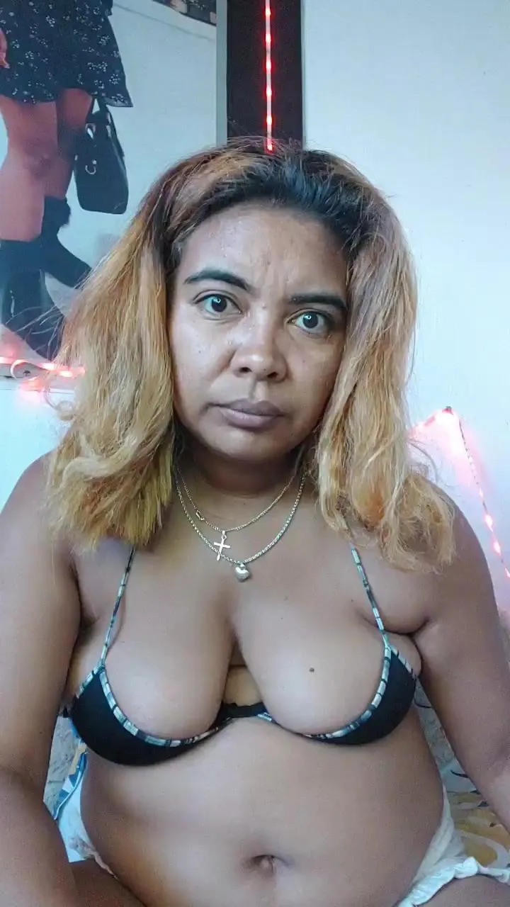 Freechat PrettyFanou on Cam4