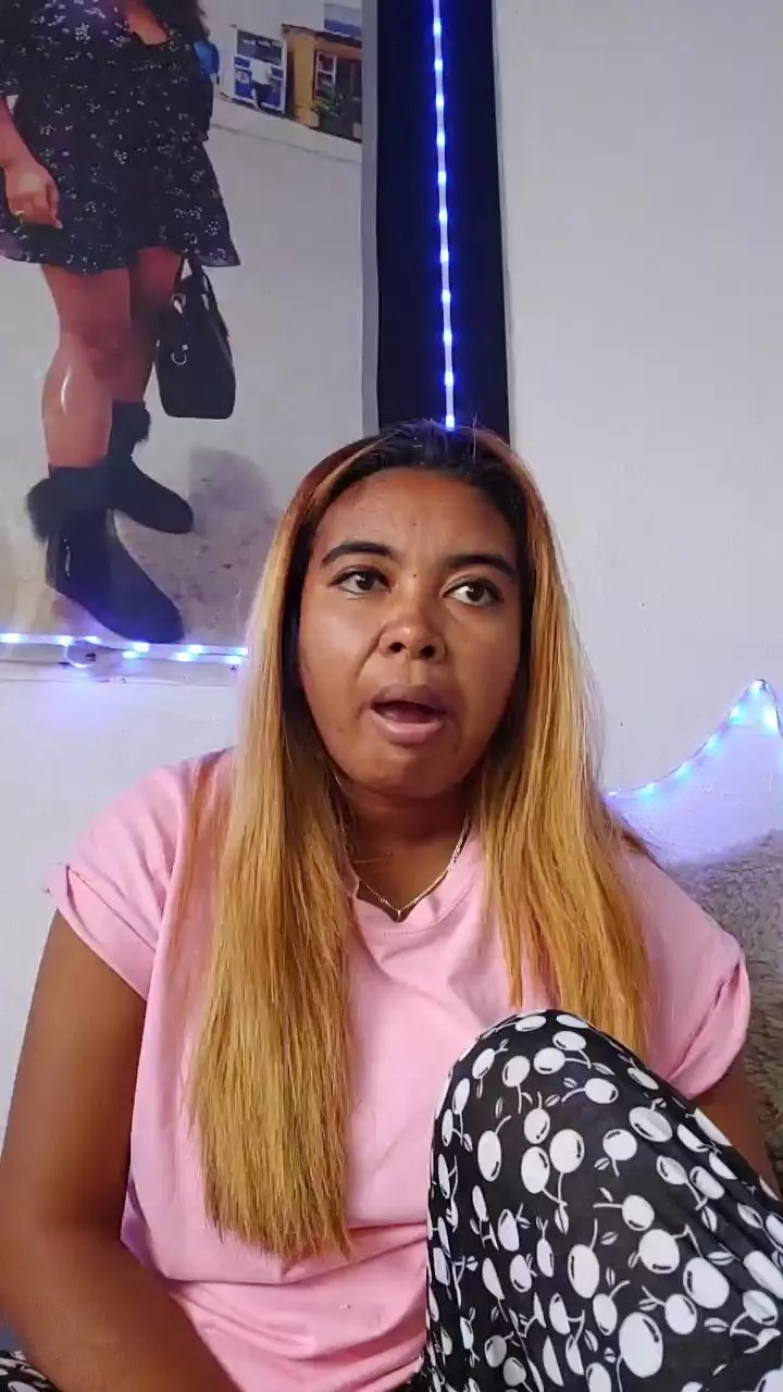 Freechat PrettyFanou on Cam4