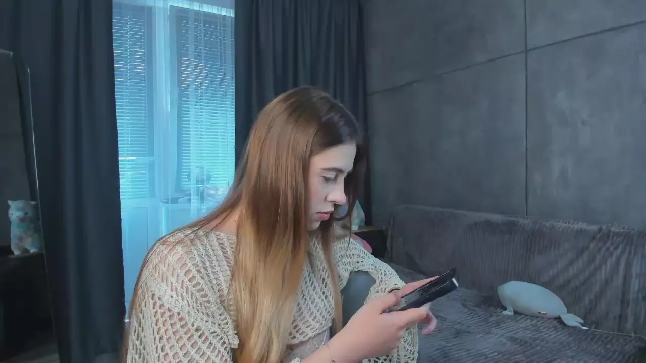 Offline Prettymoonlove on Cam4