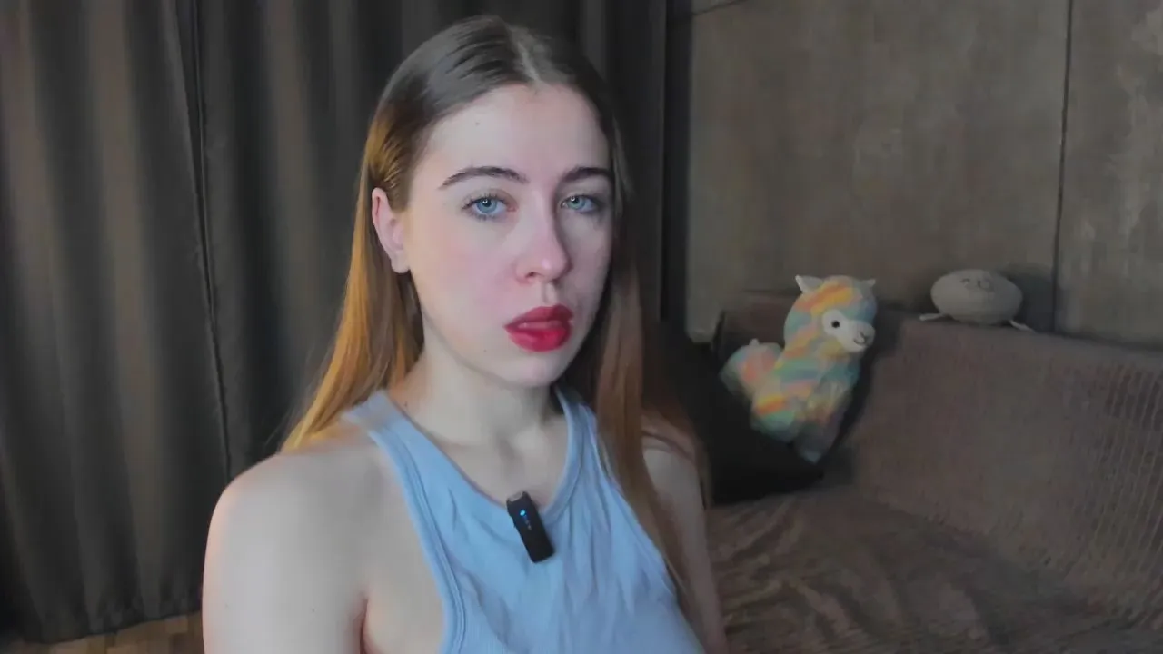 Offline Prettymoonlove on Cam4