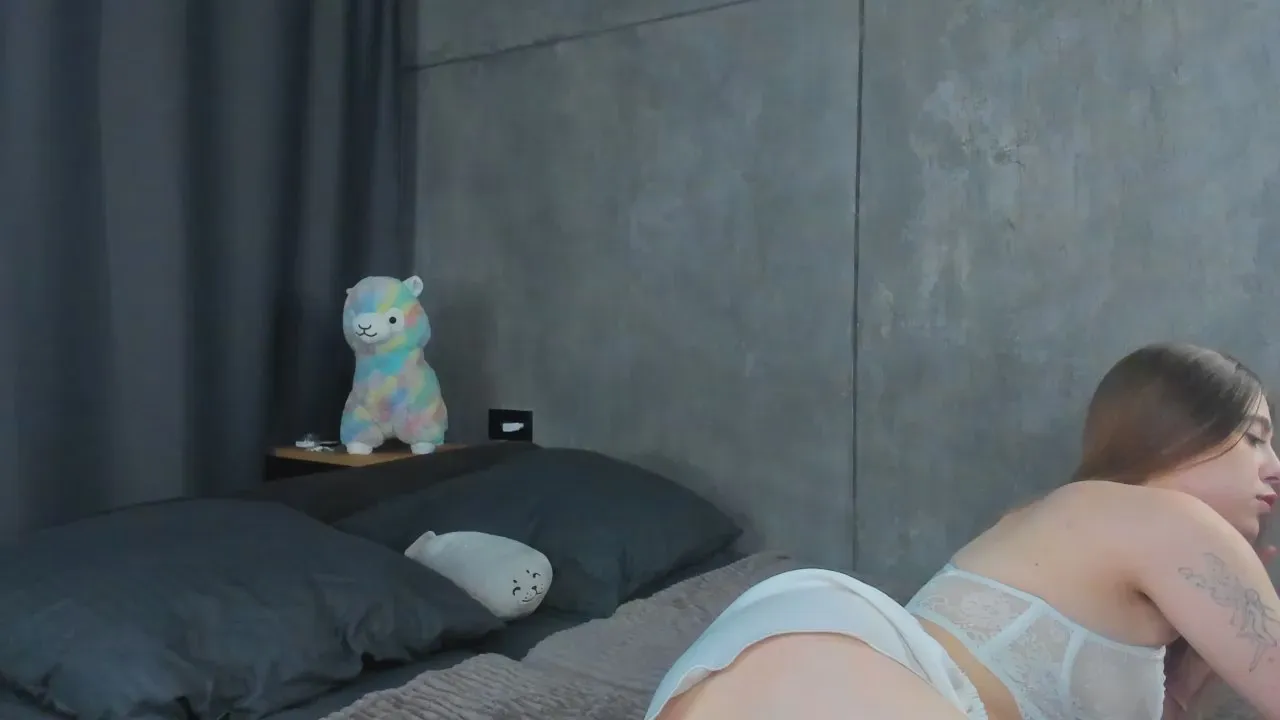 Offline Prettymoonlove on Cam4