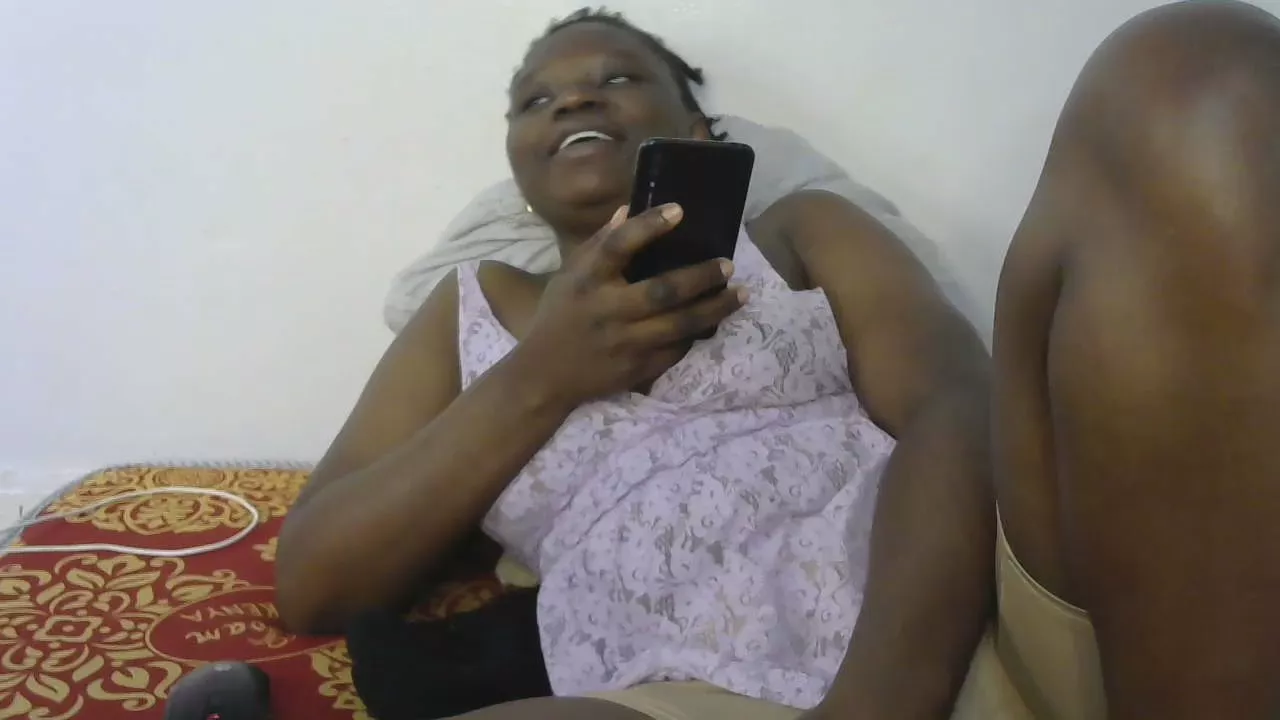 Offline Prettytoto on Cam4