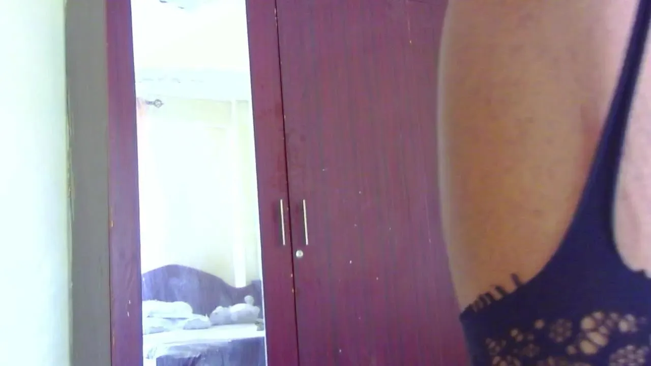 Freechat princessmiria on Cam4