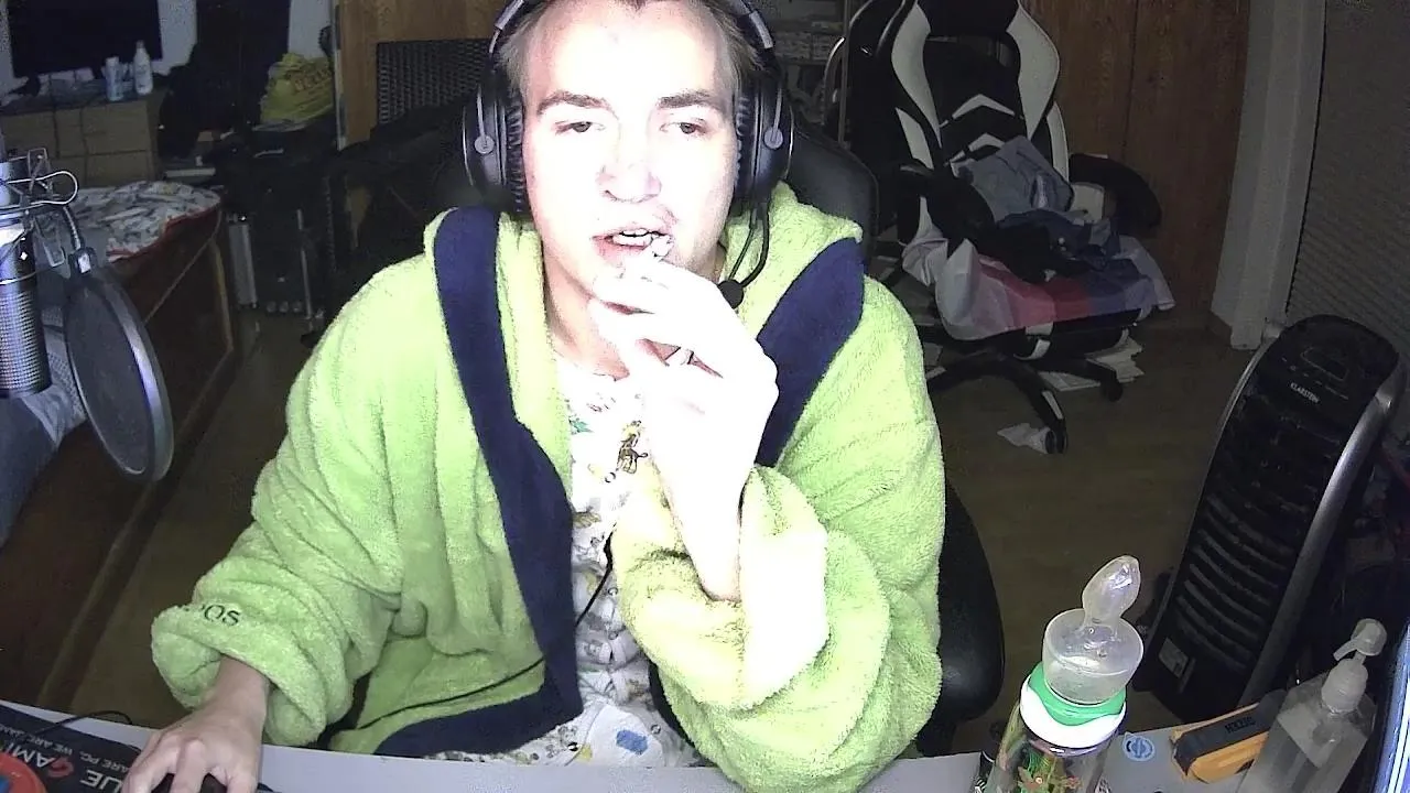 puppydraco_sexy —  #AdultBaby #DiaperLover #Windeljunge #gay #German