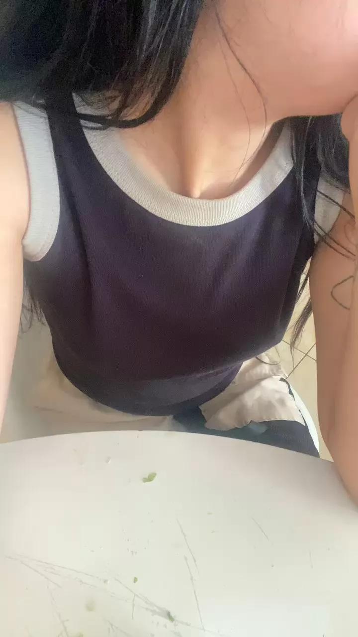 Queeen00 from Cam4