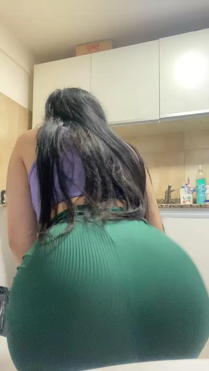 Queeen00 from Cam4