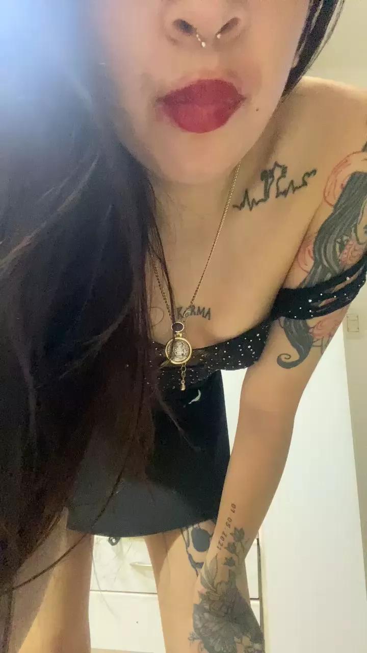 Queeen00 from Cam4