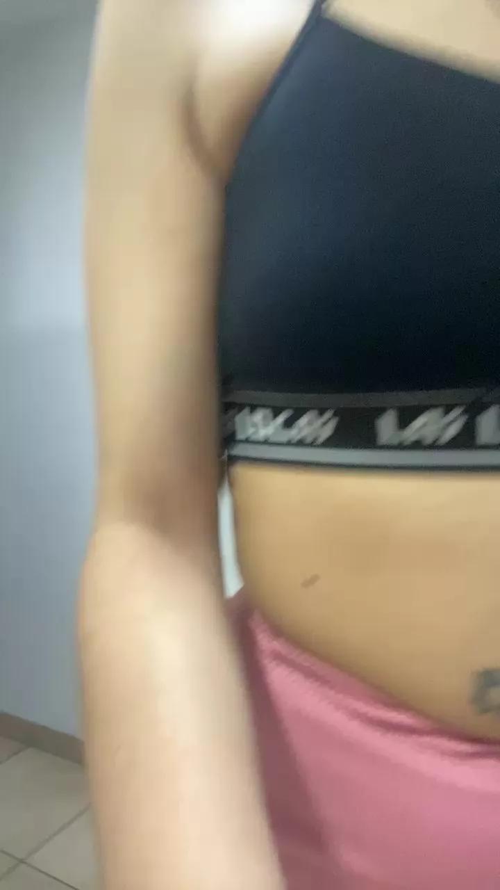 Queeen00 from Cam4