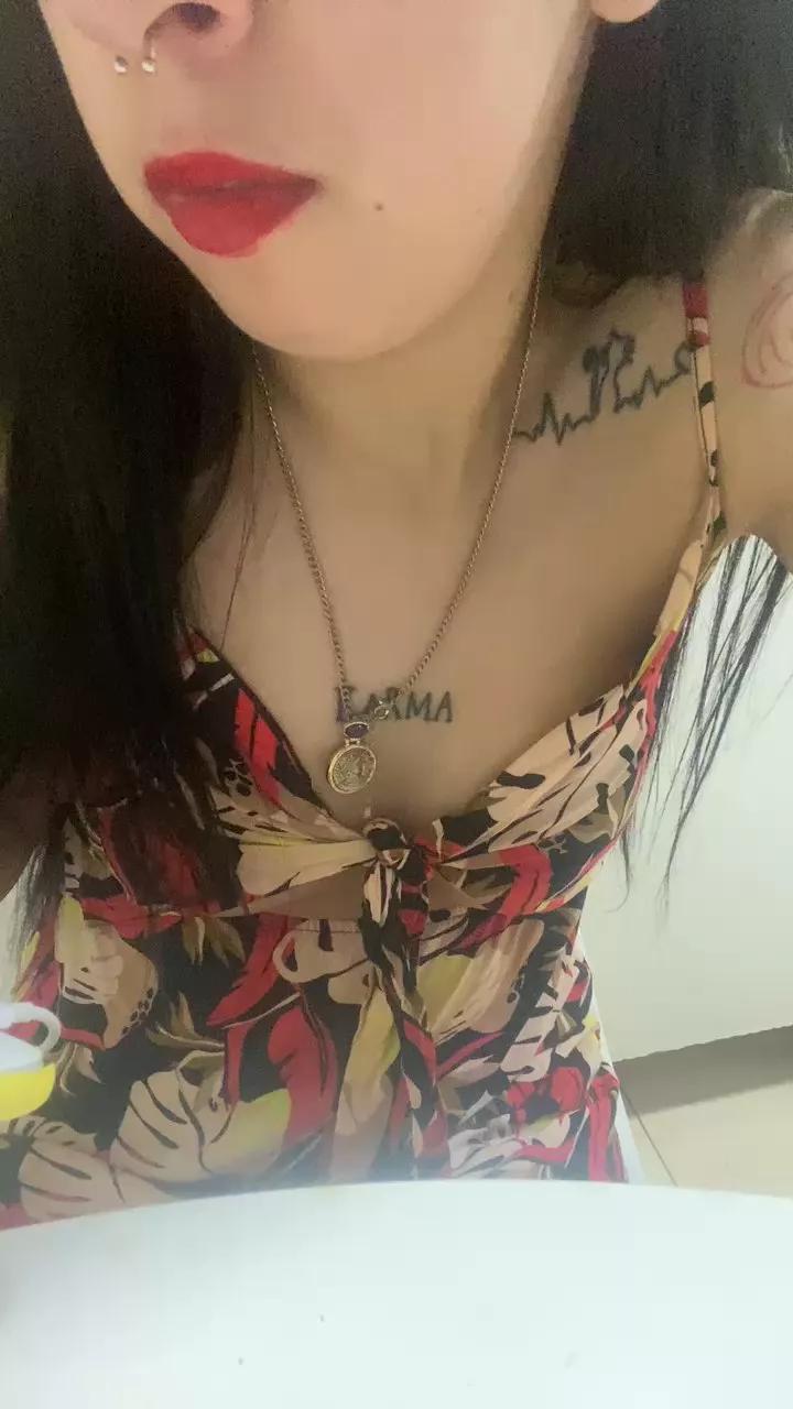 Queeen00 from Cam4