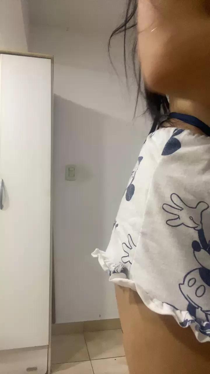 Queeen00 from Cam4