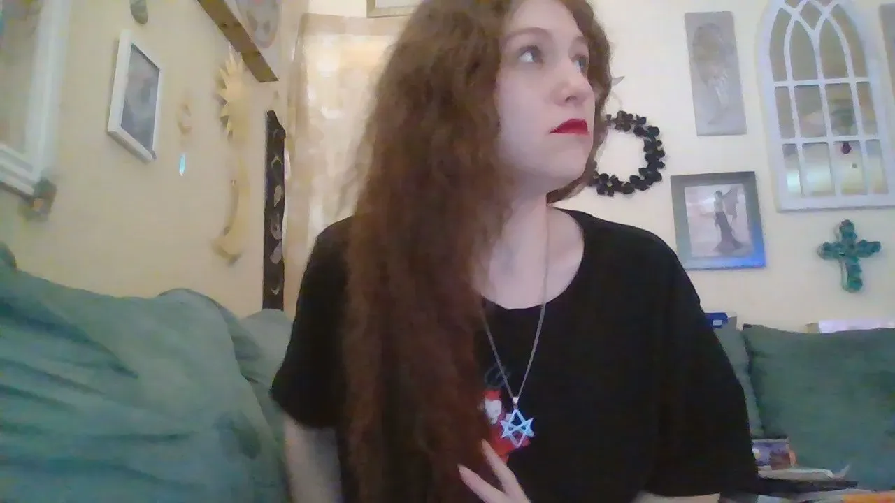 Offline QueenCrimson on Cam4