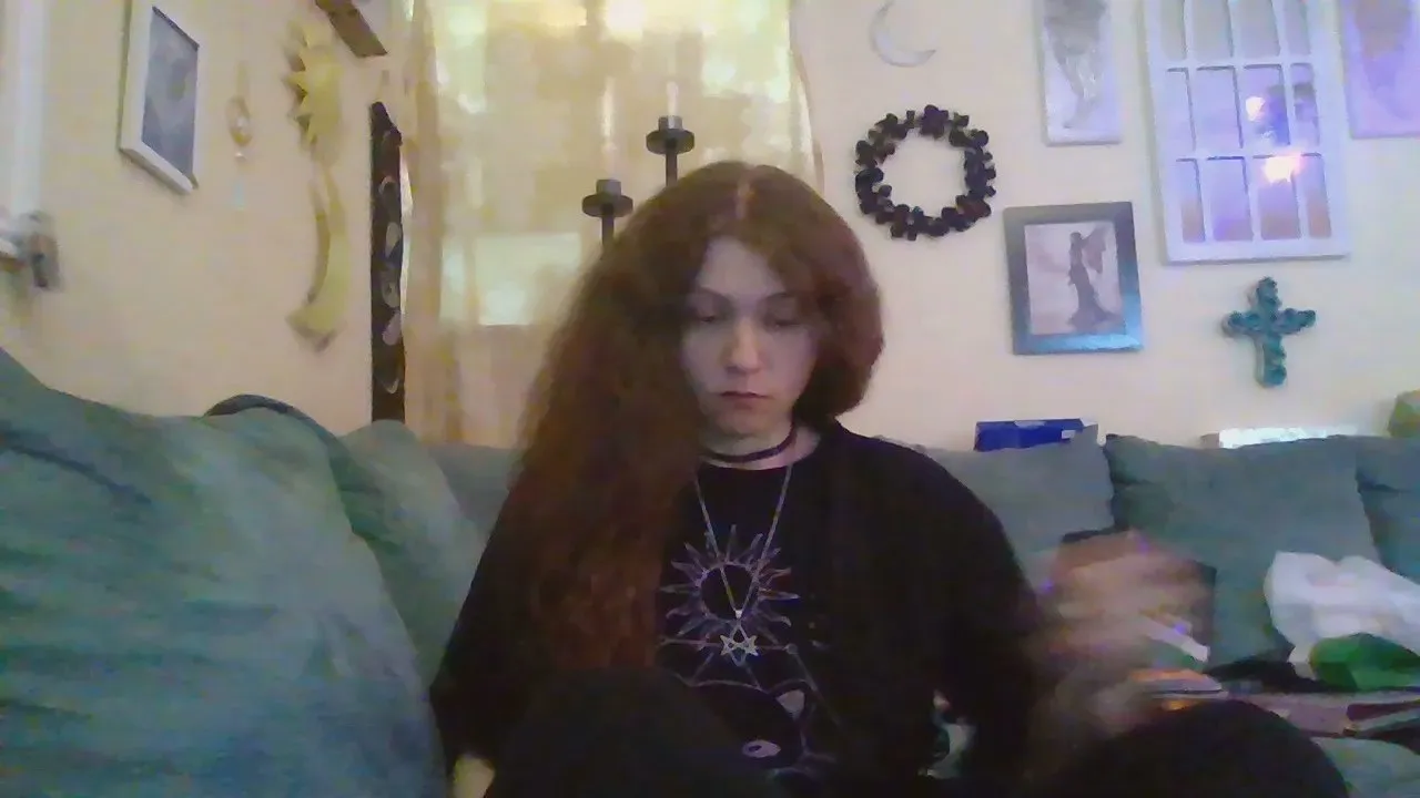 Offline QueenCrimson on Cam4