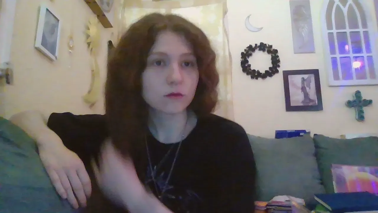 Offline QueenCrimson on Cam4