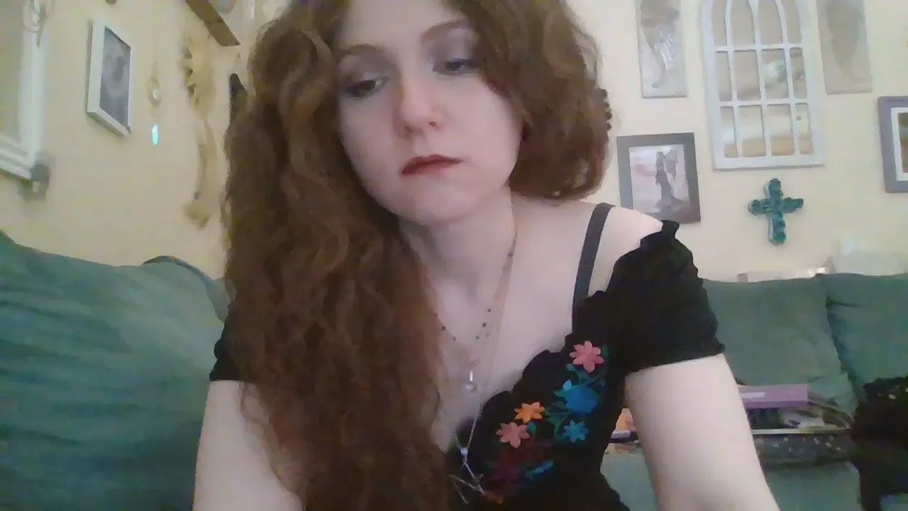 Offline QueenCrimson on Cam4