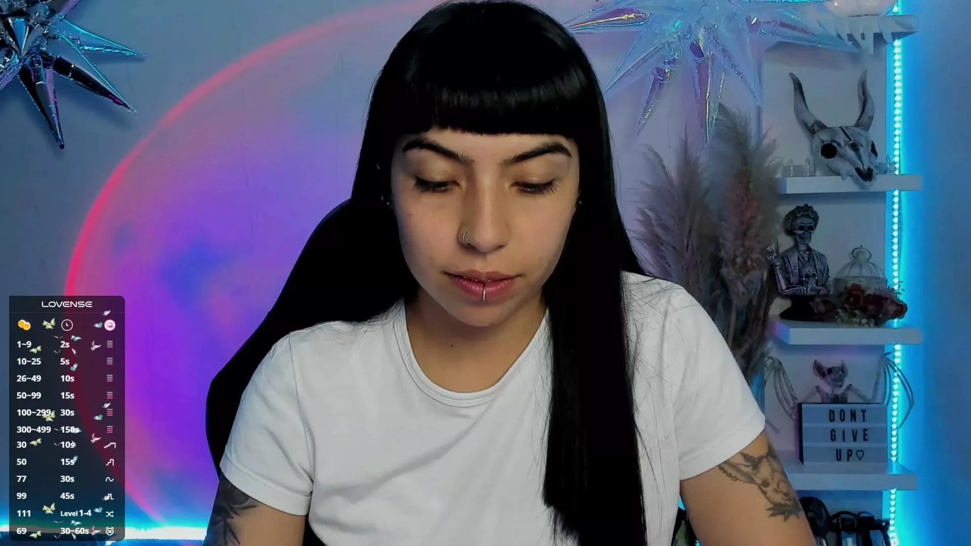 Offline QueenDesiree on Cam4