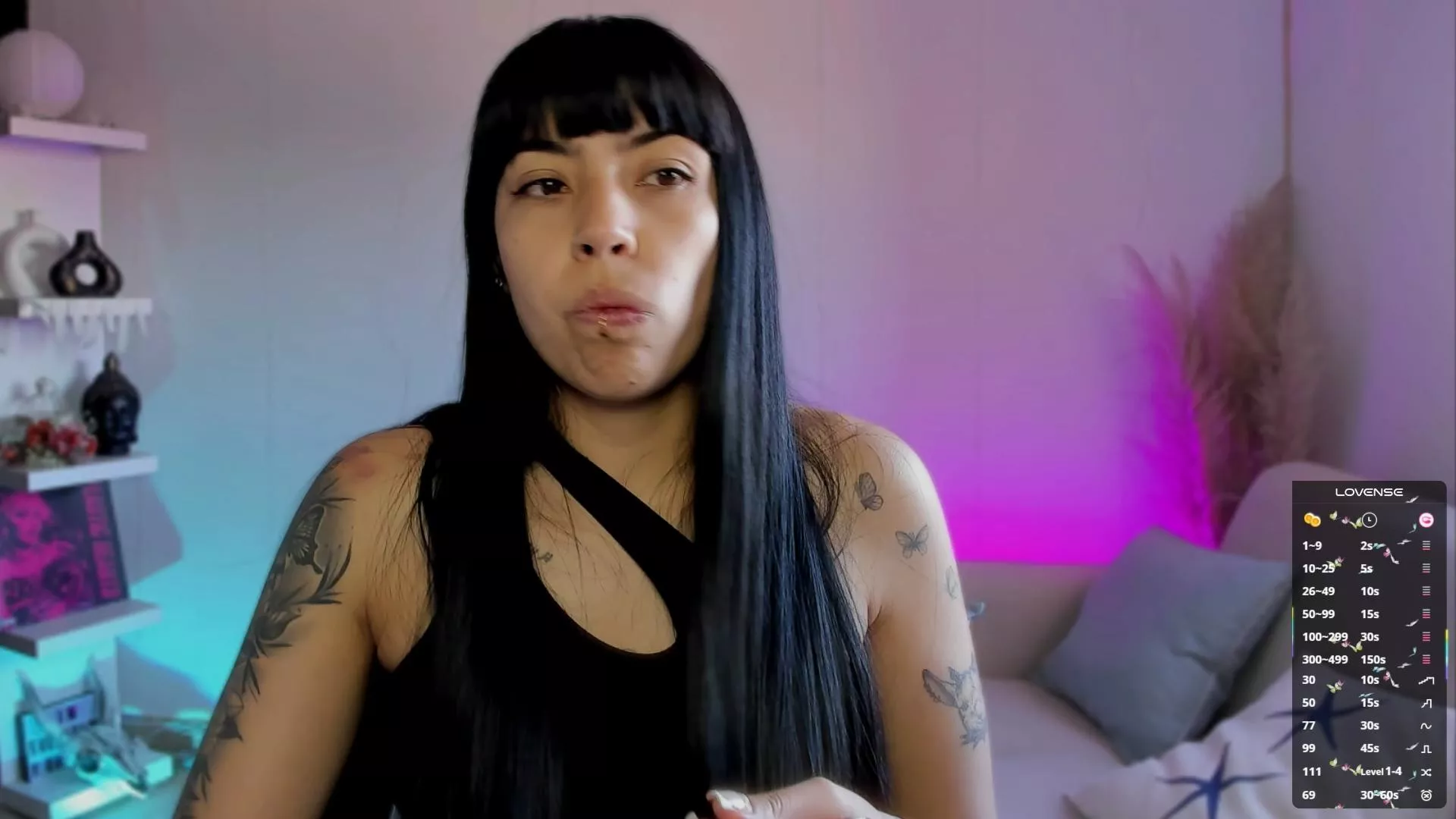 Offline QueenDesiree on Cam4