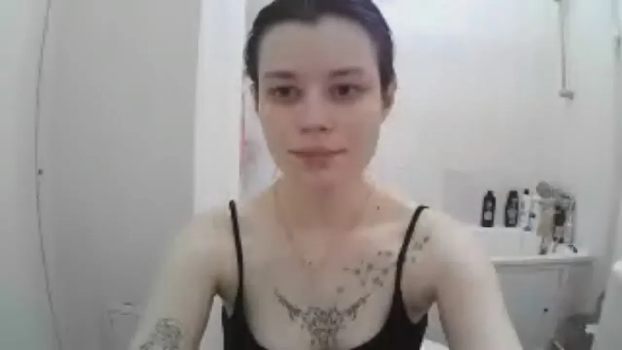 QueenieGriscom on Cam4 