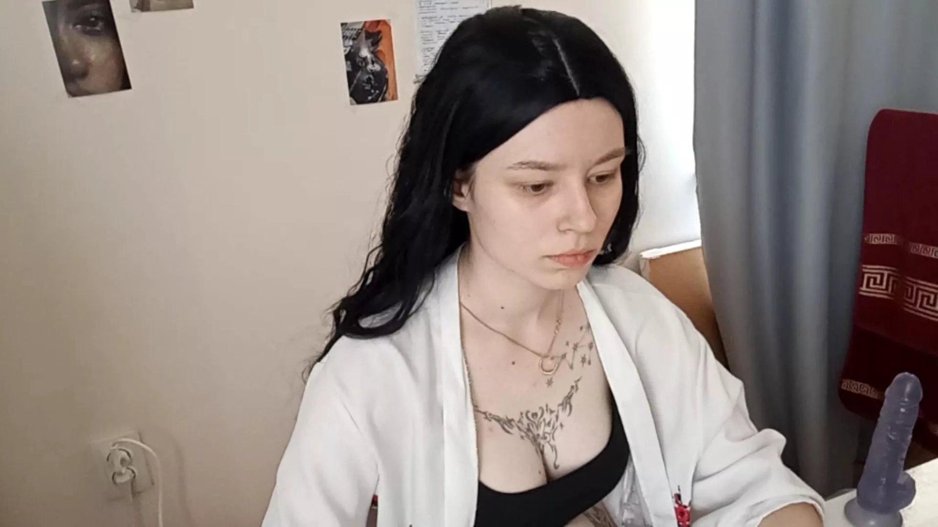 QueenieGriscom on Cam4 