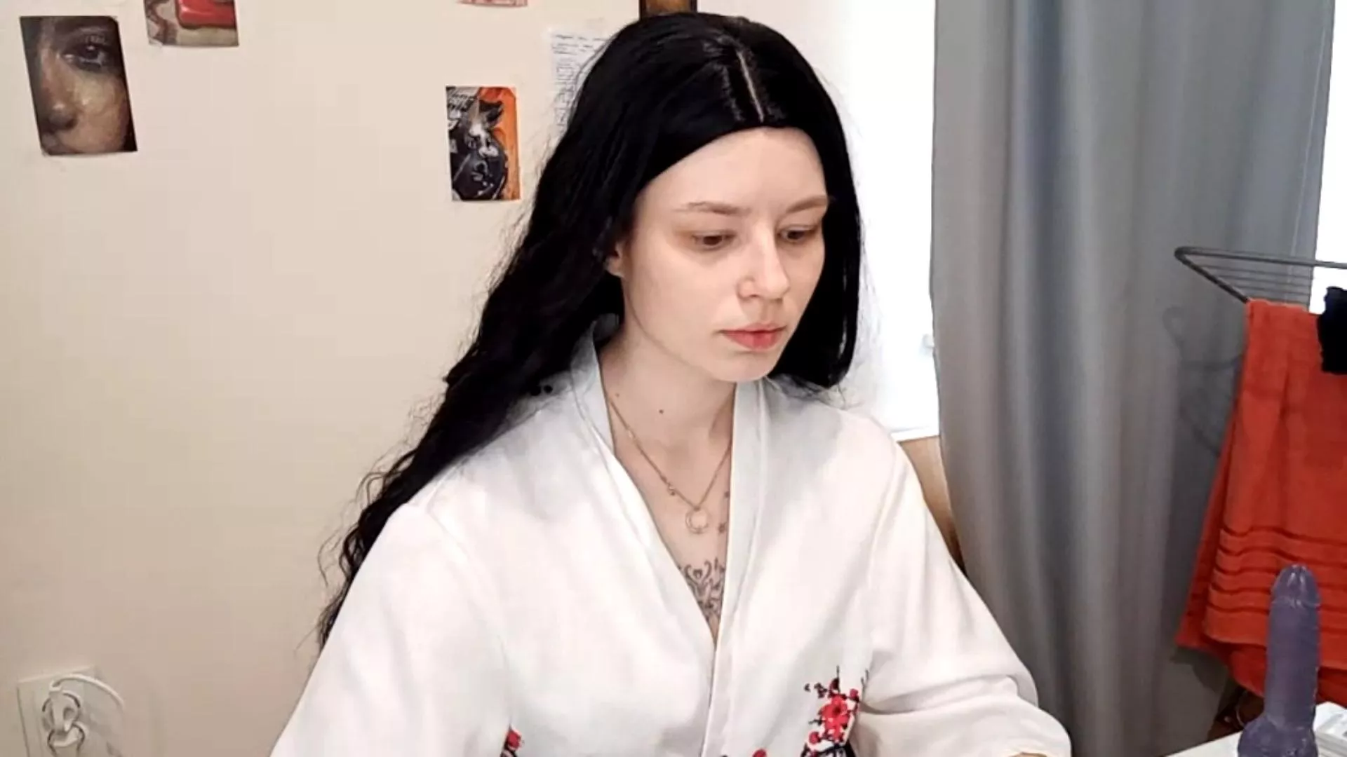 QueenieGriscom on Cam4 