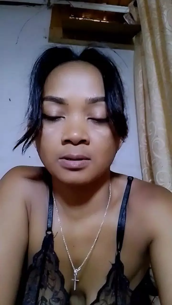 Freechat queenny1 on Cam4