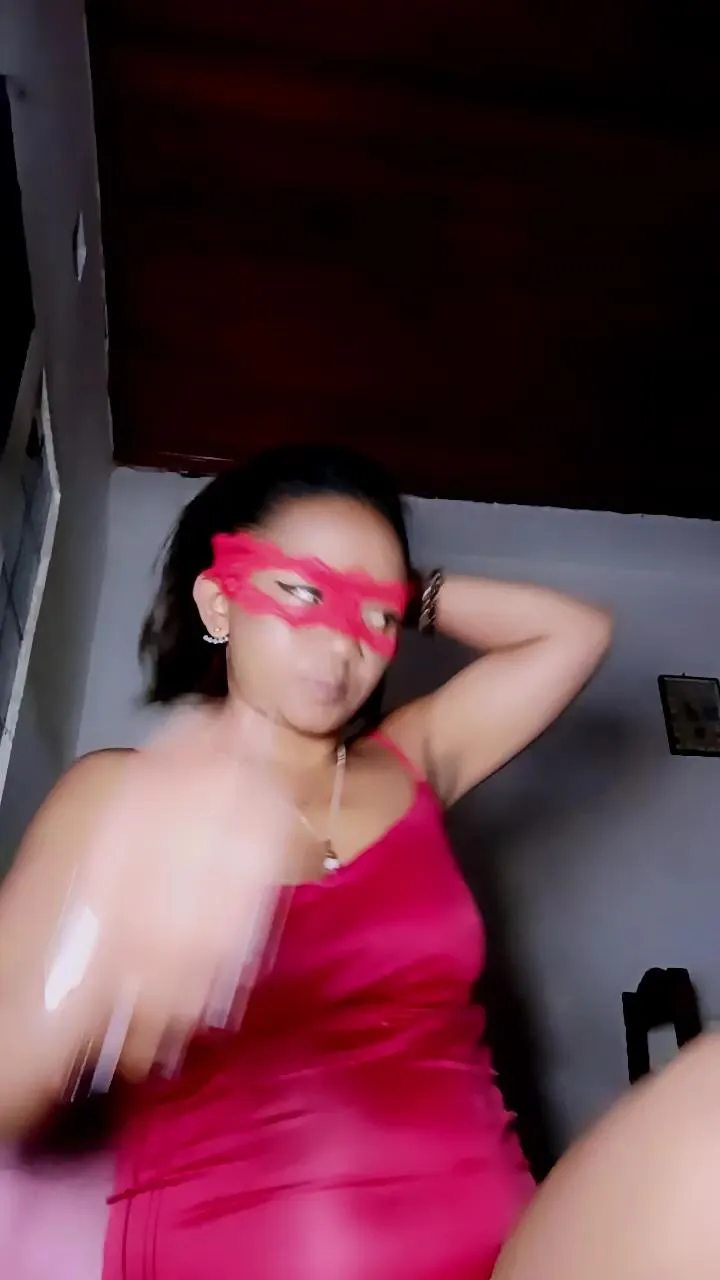 Freechat queenny1 on Cam4