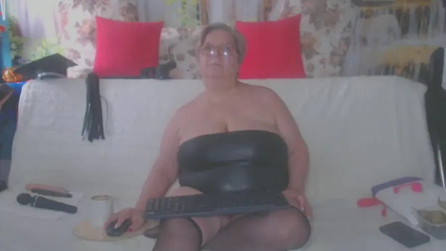 Offline QueenPammy on Cam4