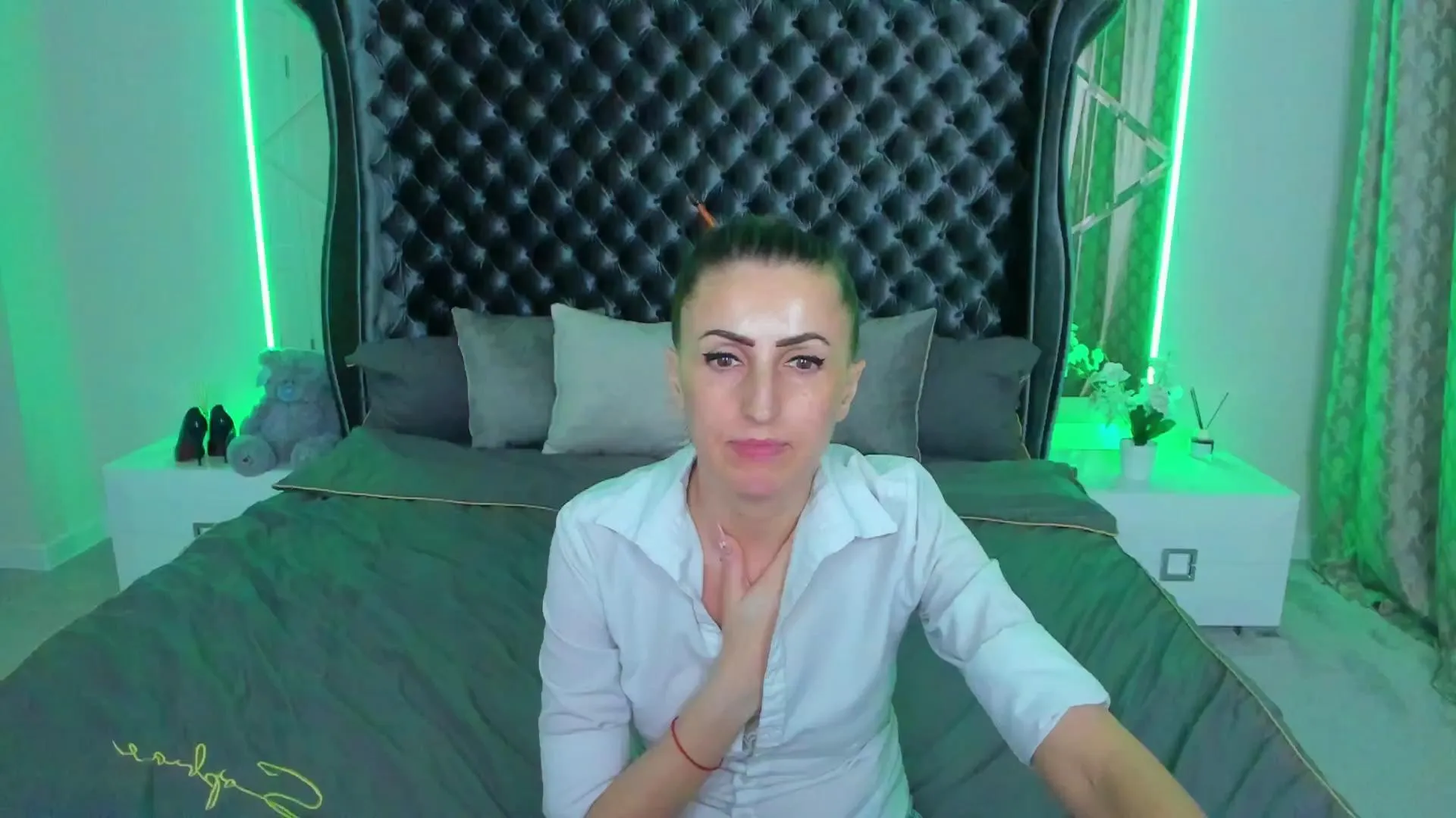 Offline Rebeca_Diamond on Cam4