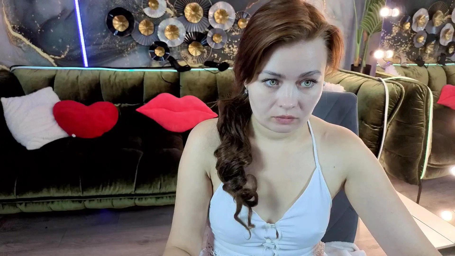 Freechat RedDolll on Cam4