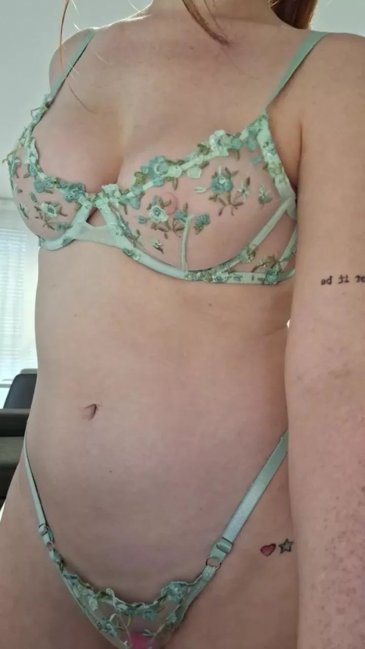 Offline Redheaddol22 on Cam4