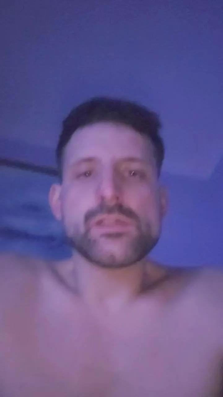 reecechown3 from Cam4