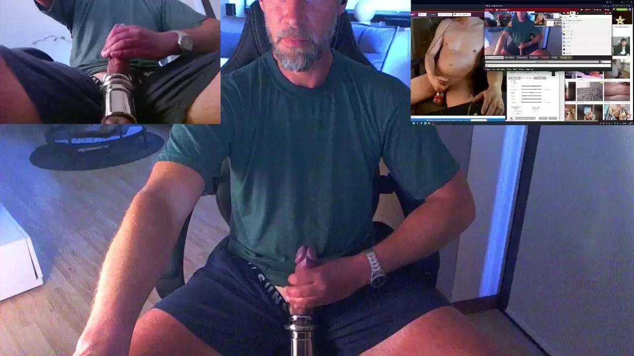 Reeper84 from Cam4