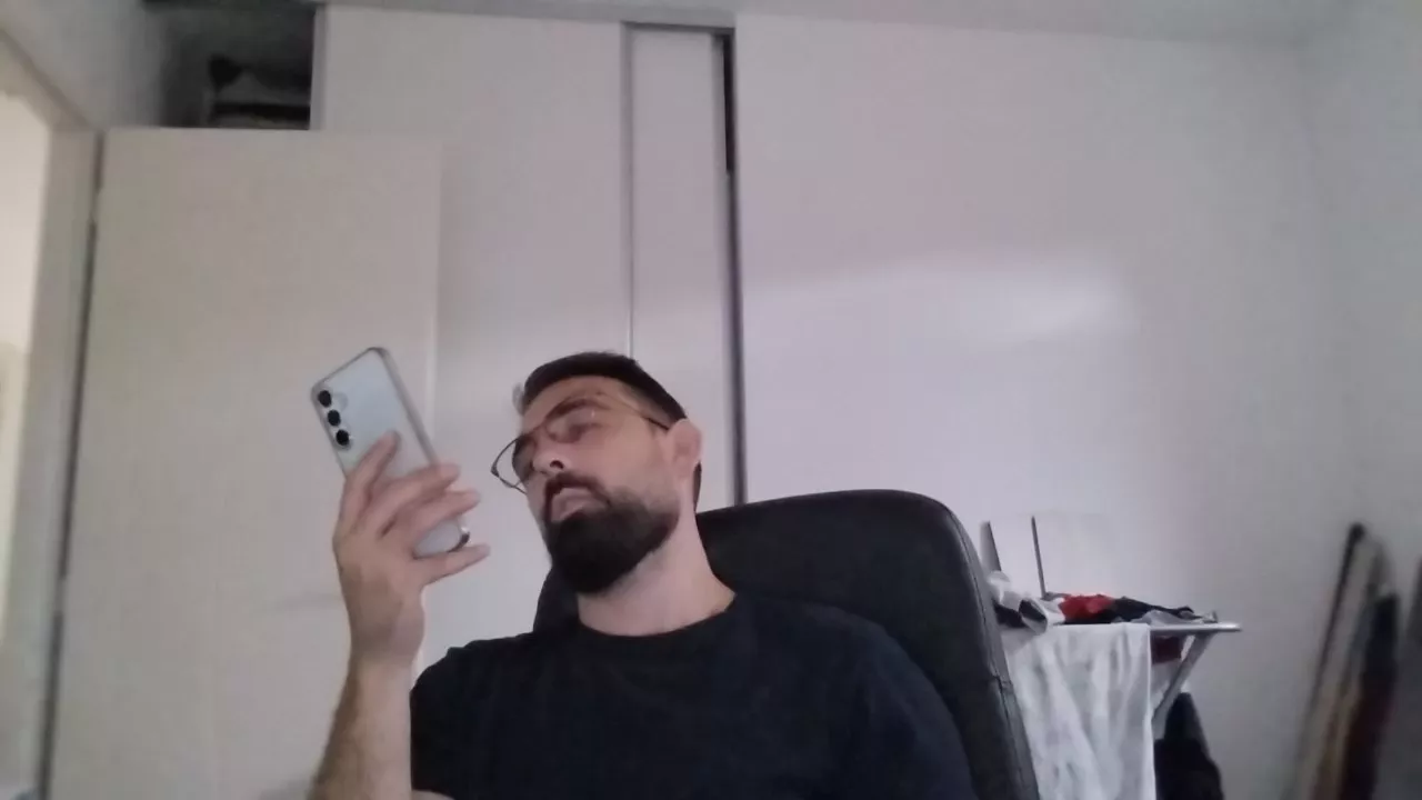 Offline Ribeiro33240 on Cam4