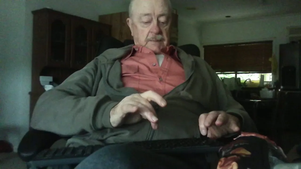 Offline robert_51xx on Cam4