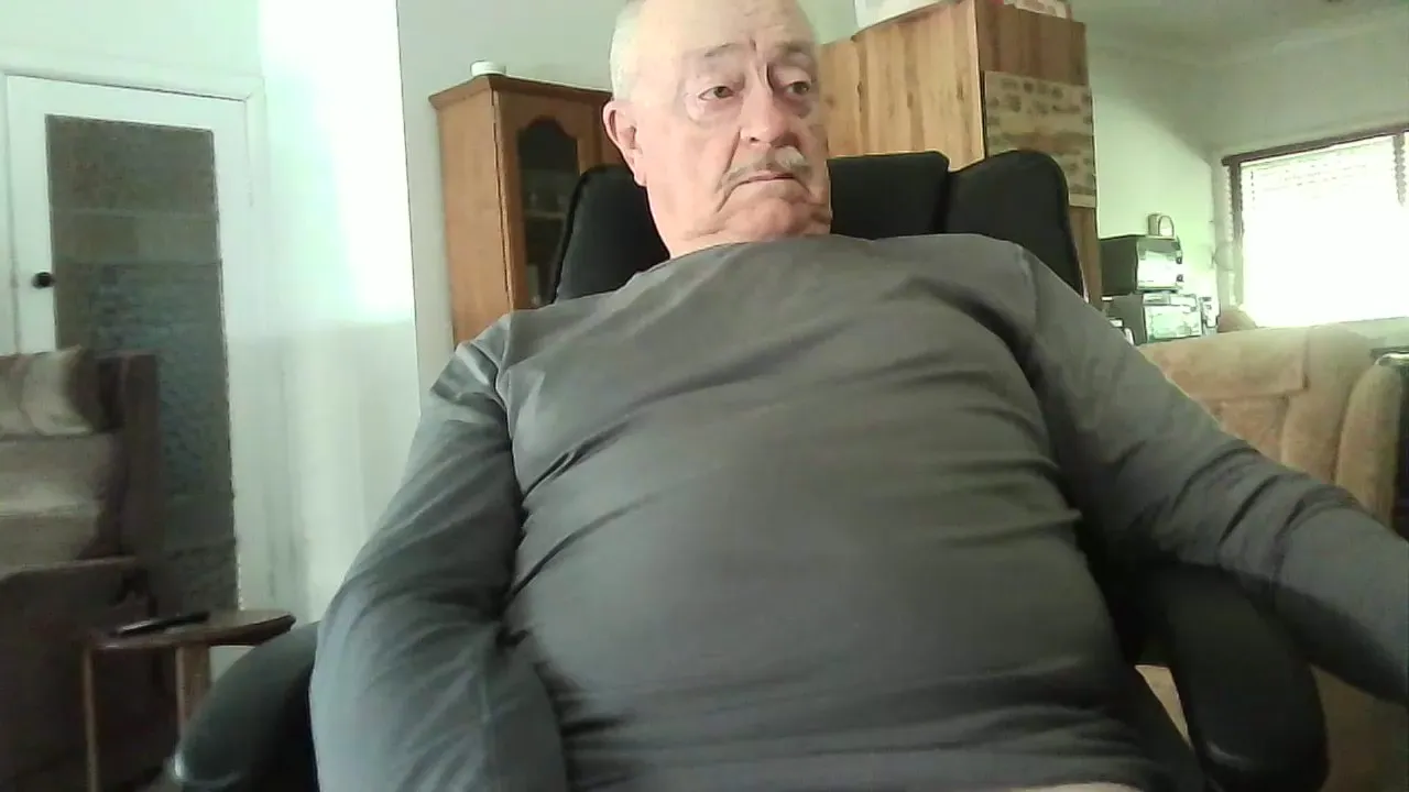 Offline robert_51xx on Cam4