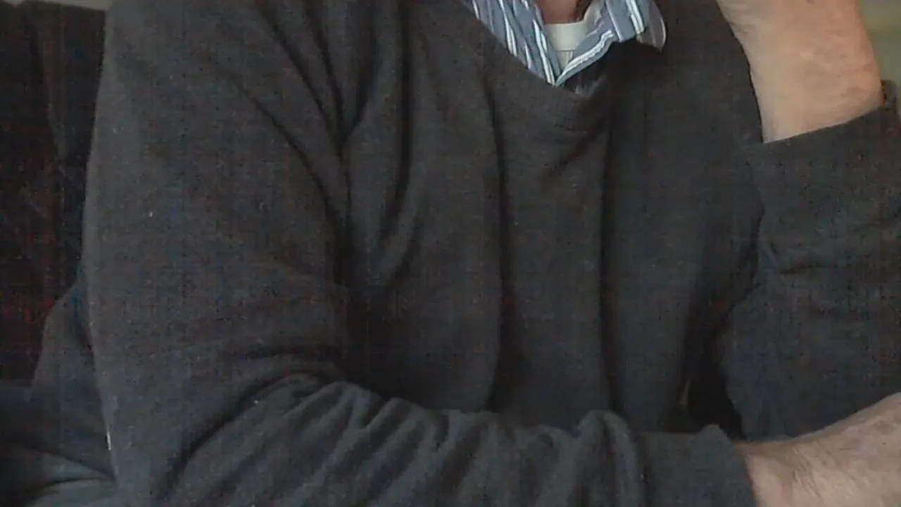 Offline robert_51xx on Cam4