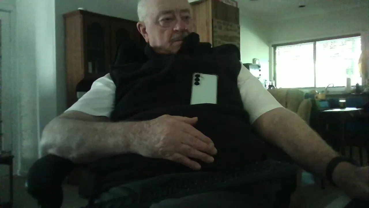 Offline robert_51xx on Cam4