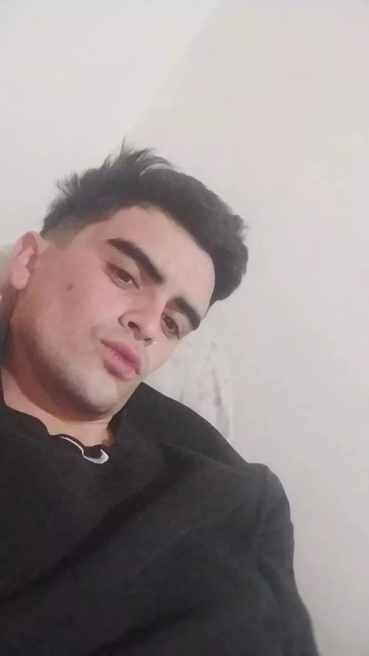 rodrigo3718 from Cam4