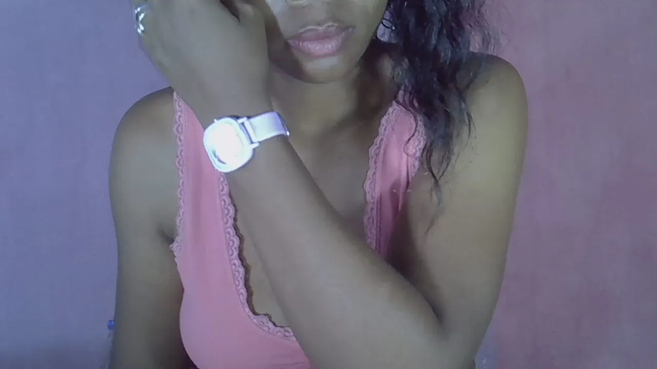 Freechat rose_h on Cam4