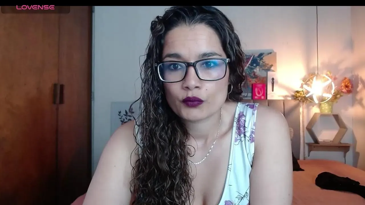 Freechat rose_thompson1 on Cam4