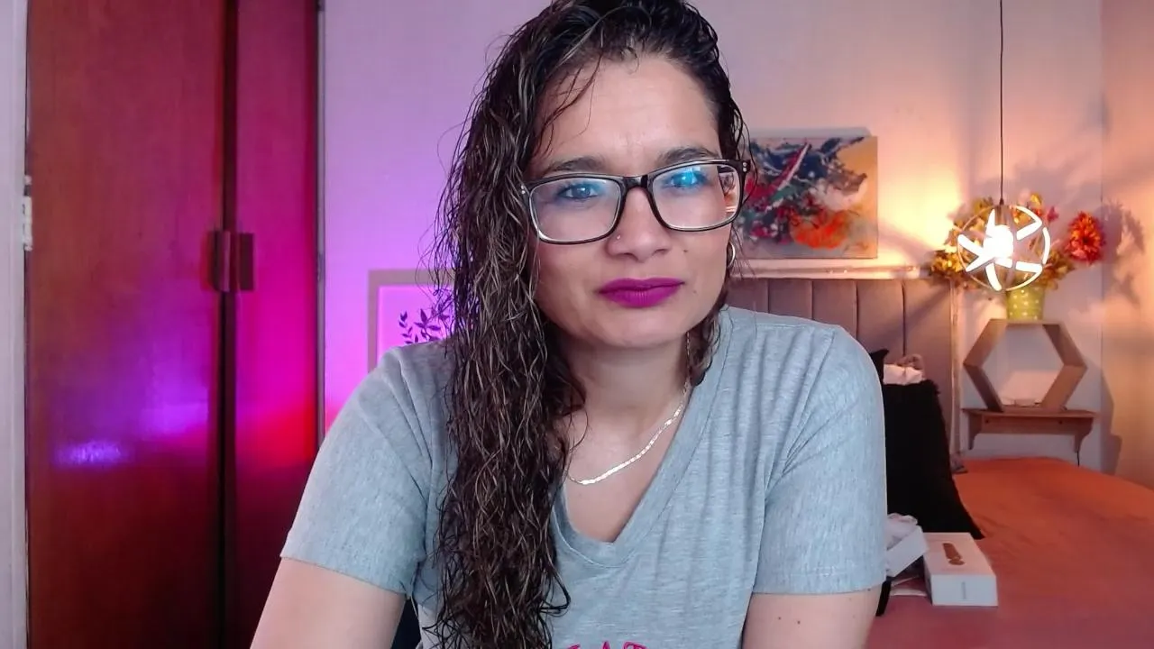 Freechat rose_thompson1 on Cam4