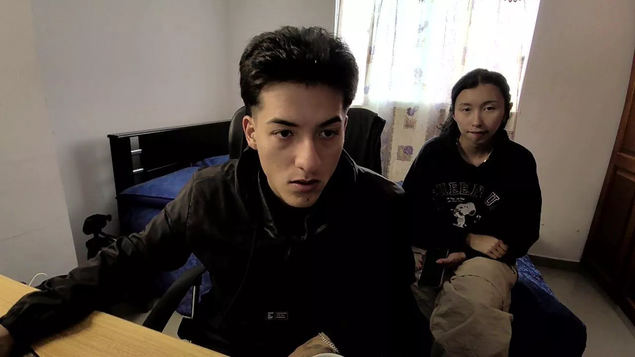 Offline RoseandViktor23 on Cam4